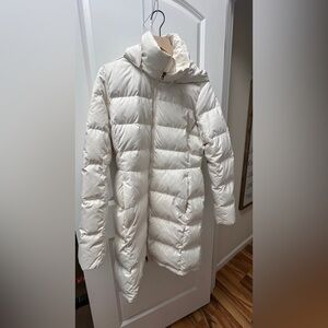 The North Face Women's Cream off White Puffer Jacket Size Large